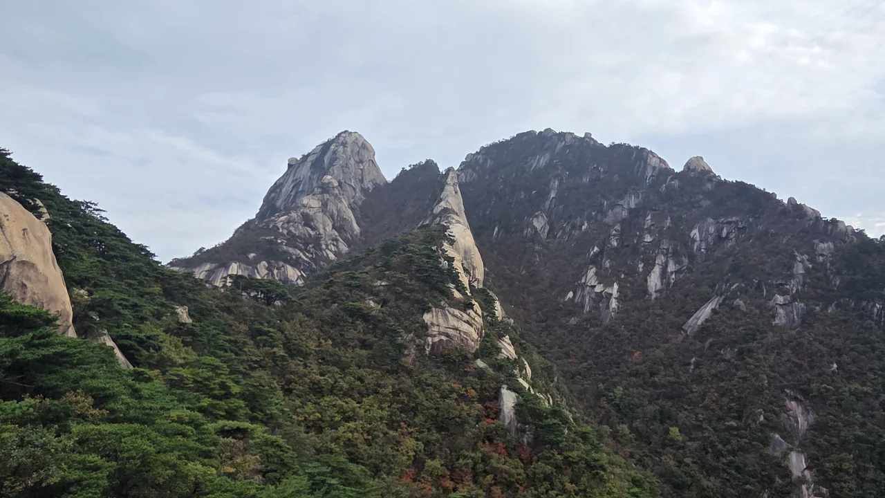 Hidden Wall to Baegundae