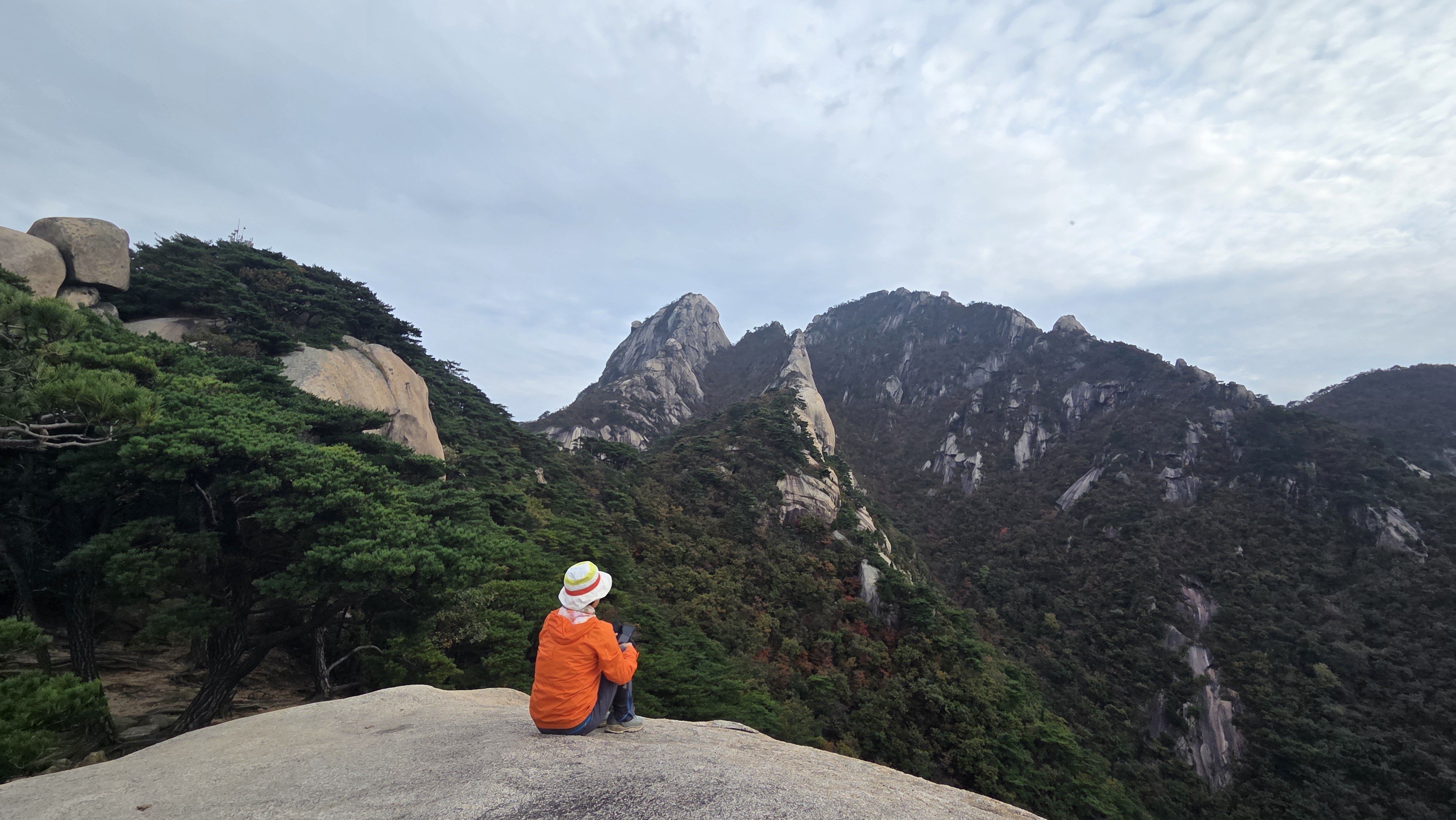 Hidden Wall (Sumeunbyeok) to Baegundae — Scenic photo spot with Hidden Wall at the center