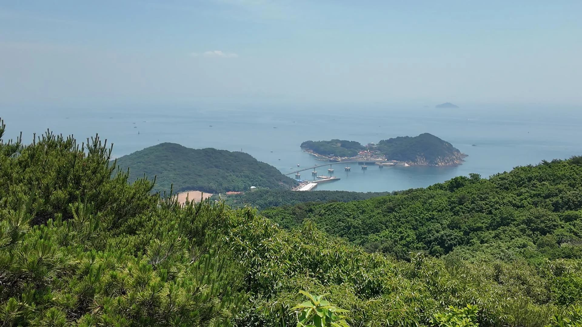 Muuido — Where Mountain Trails Meet the Sea